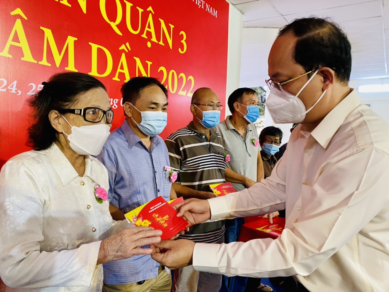  Hội Xu&acirc;n Tết Nh&acirc;m Dần 2022 ở quận 3: C&oacute; mặt h&agrave;ng giảm gi&aacute; đến 50%! - Ảnh 1.