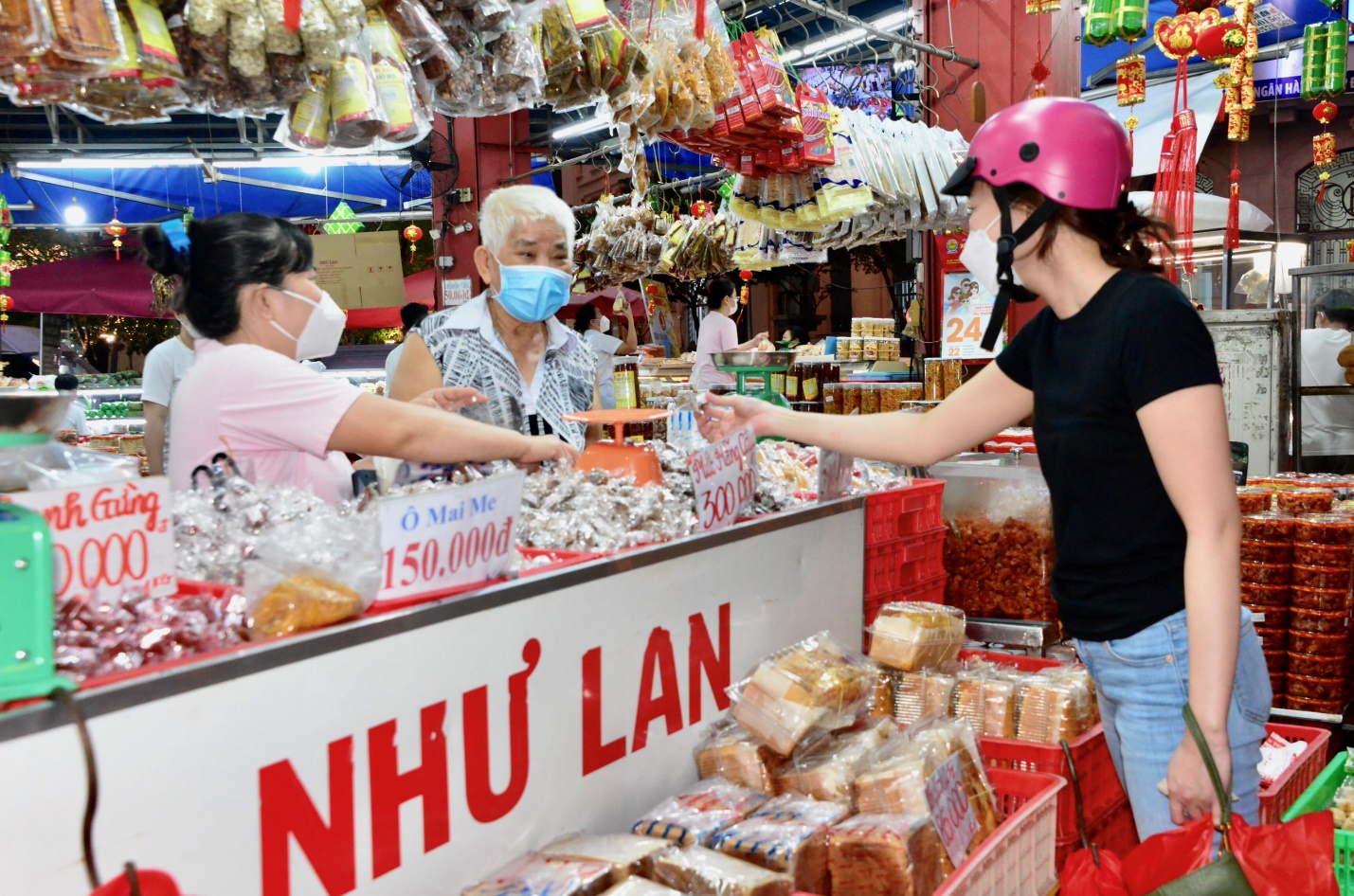 Như Lan kính mời “ông Ba Mươi” xuống phố du Xuân - Ảnh 1.