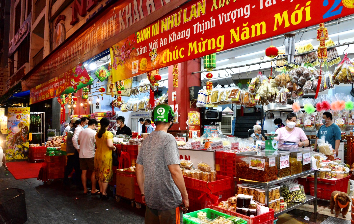 Như Lan kính mời “ông Ba Mươi” xuống phố du Xuân - Ảnh 2.