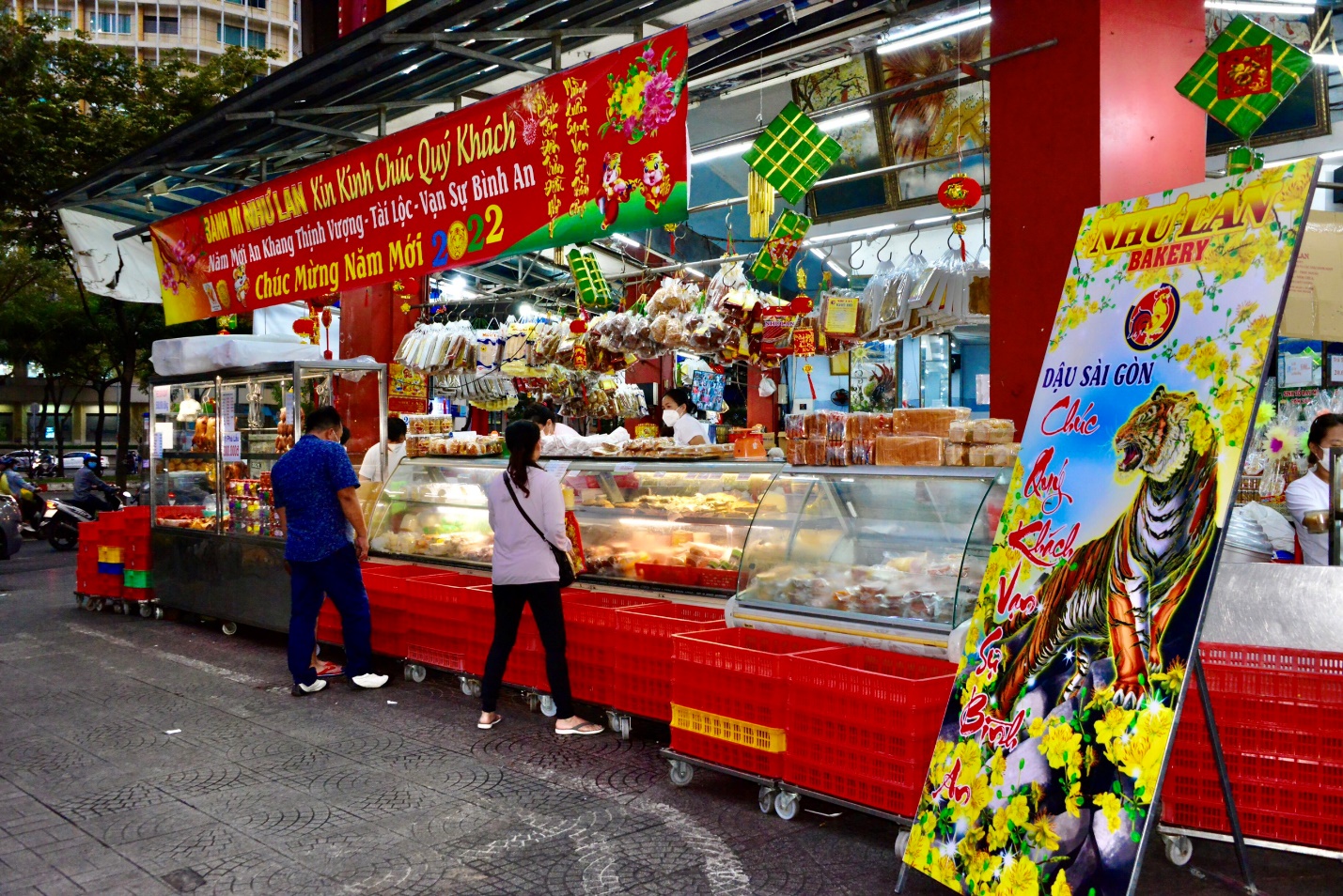 Như Lan kính mời “ông Ba Mươi” xuống phố du Xuân - Ảnh 4.
