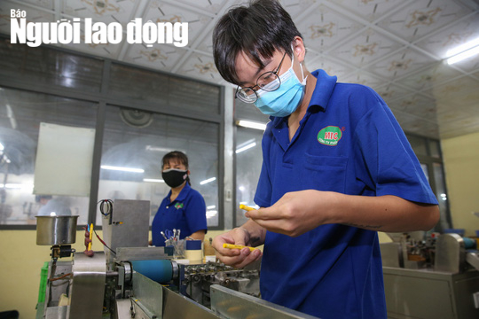Ch&iacute;nh s&aacute;ch mới về bảo hiểm, lao động c&oacute; hiệu lực từ th&aacute;ng 2 - 2022 người lao động cần biết - Ảnh 1.