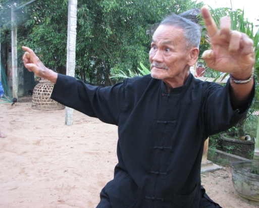 Từ huyền thoại Hùng kê quyền đến danh tiếng gà chọi đất võ