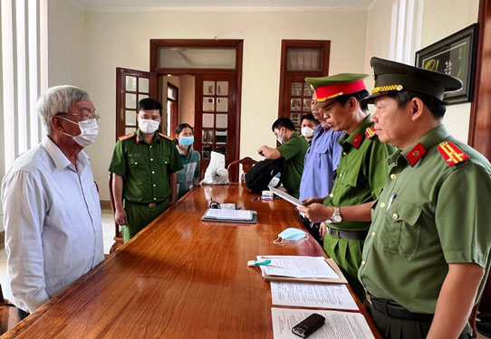 Bắt hàng loạt cán bộ liên quan sai phạm đất đai - Ảnh 1.