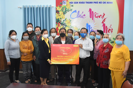 "Mai Vàng nhân ái" đưa xuân đến với các nghệ sĩ