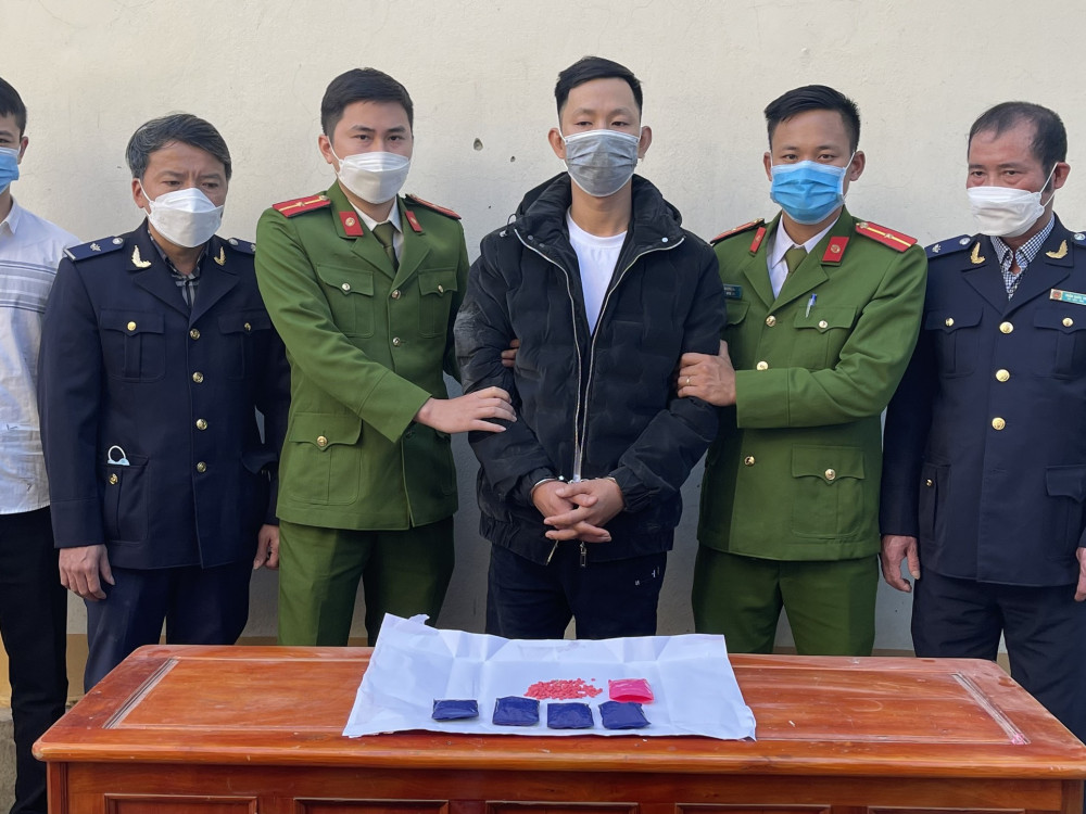 Vận chuyển 1.000 viên hồng phiến để lấy tiền... "nuôi tiên"