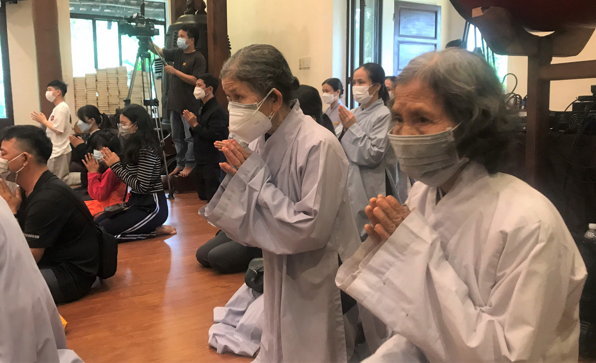 N&eacute;n t&acirc;m nhang tiễn biệt thiền sư Th&iacute;ch Nhất Hạnh - Ảnh 13.