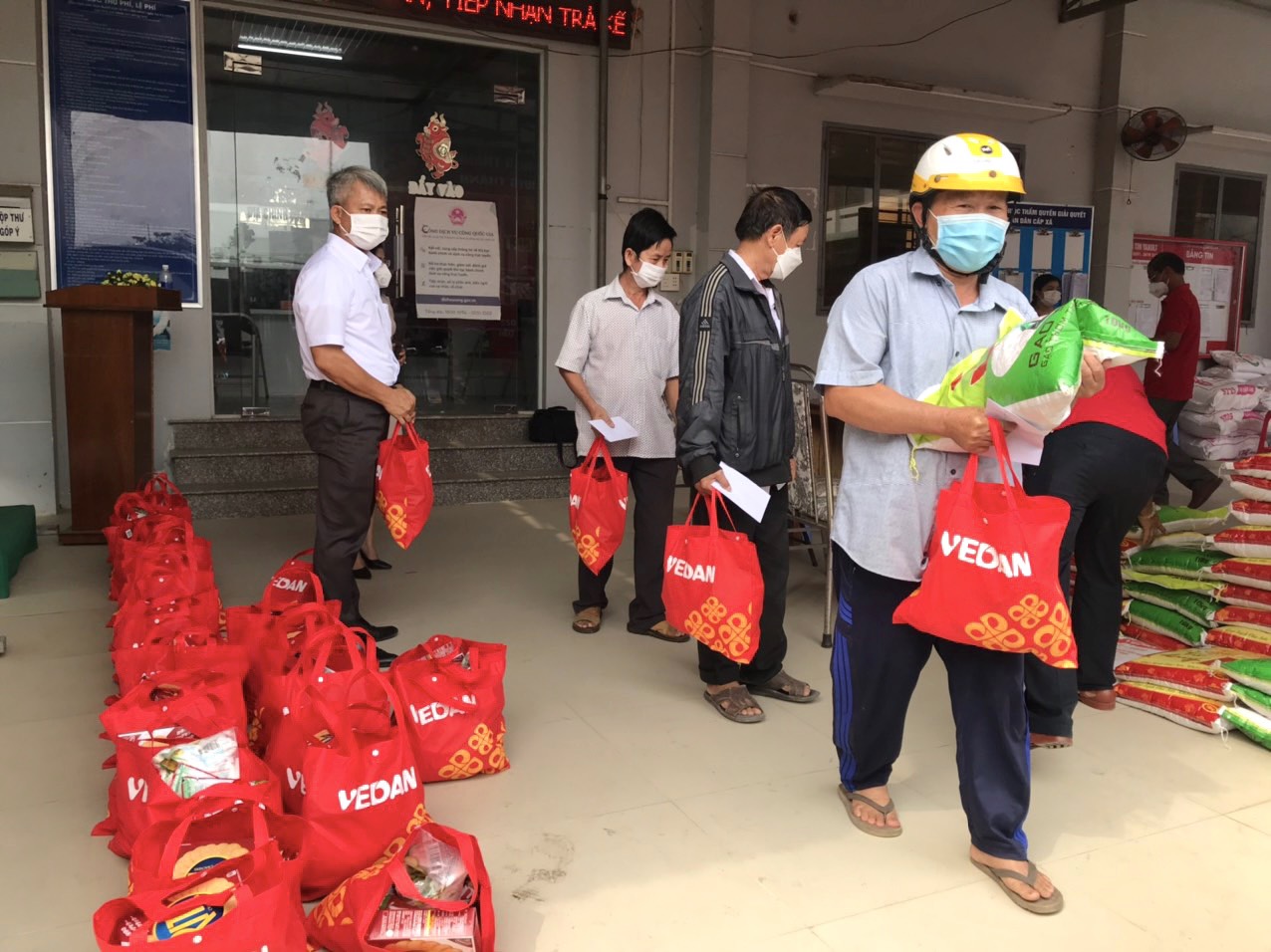 Vedan Việt Nam trao tặng 1.000 phần qu&agrave; tết cho người d&acirc;n Đồng Nai - Ảnh 2.