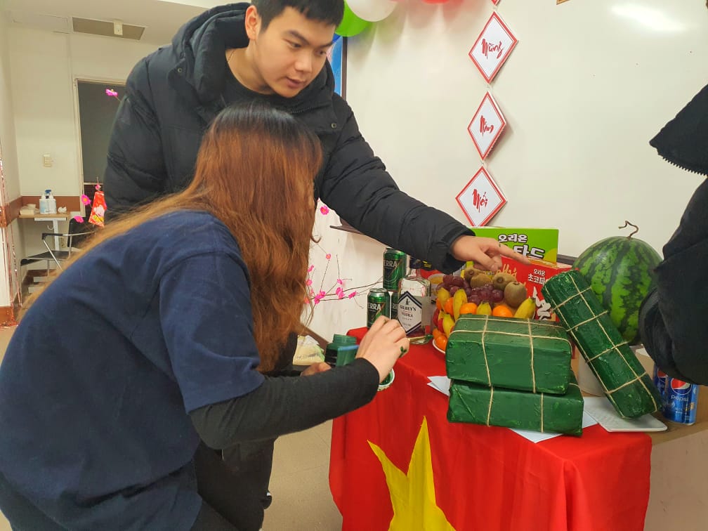 Du học sinh trải l&ograve;ng đ&oacute;n Tết xa qu&ecirc; - Ảnh 4.