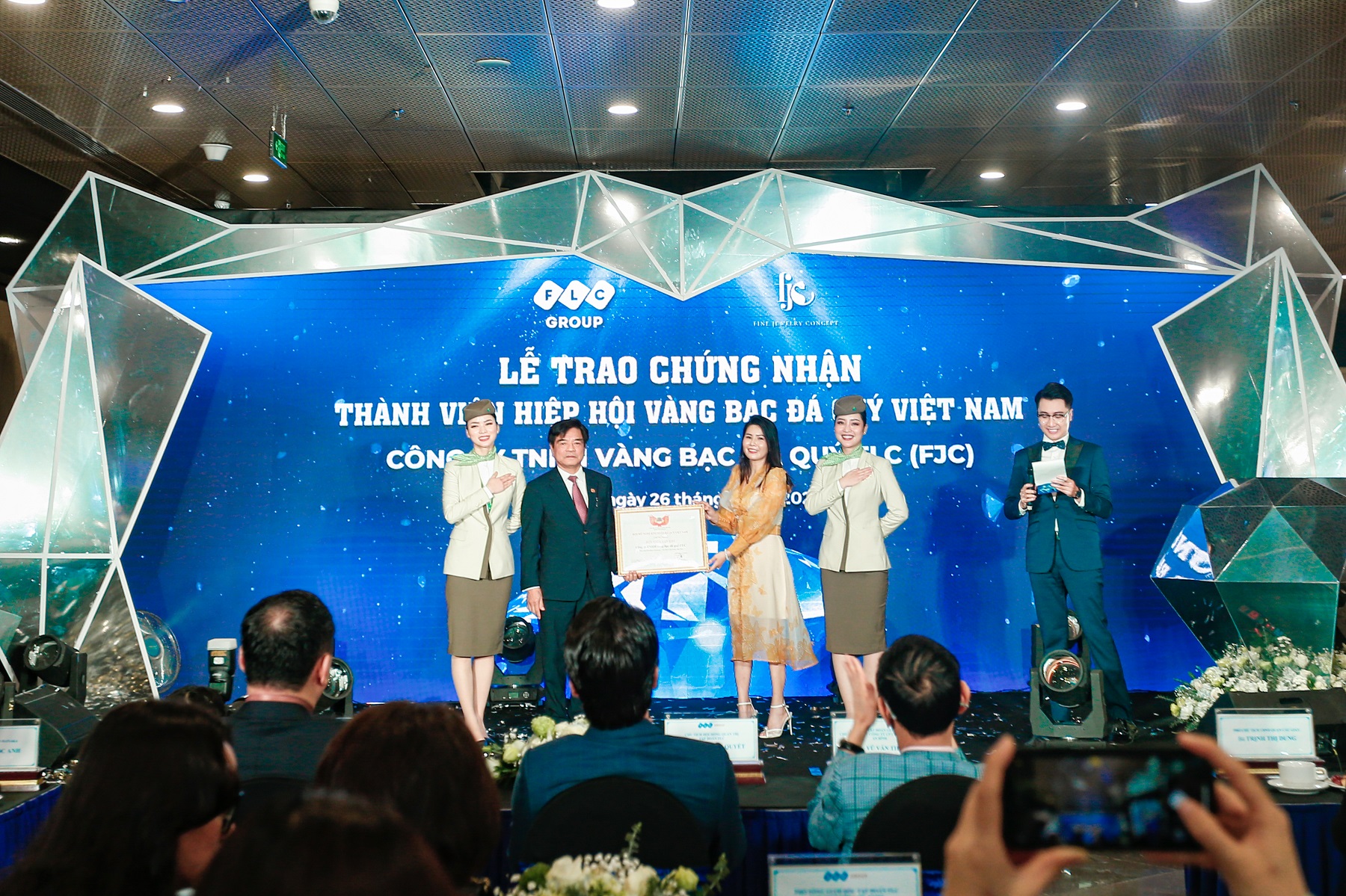 FLC ra mắt thương hiệu vàng - trang sức cao cấp FJC, khai trương showroom đầu tiên - Ảnh 3.