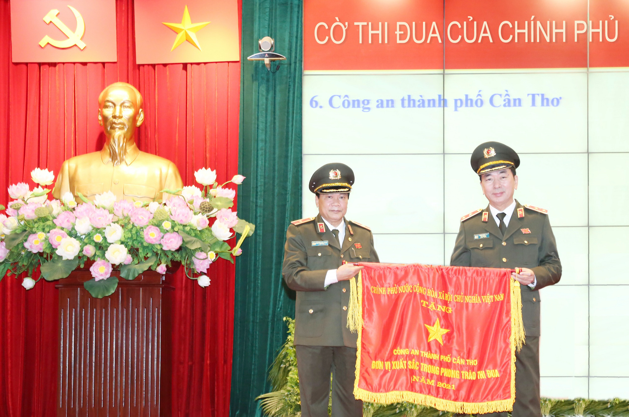 Công an TP Cần Thơ giữ vững danh hiệu lá cờ đầu