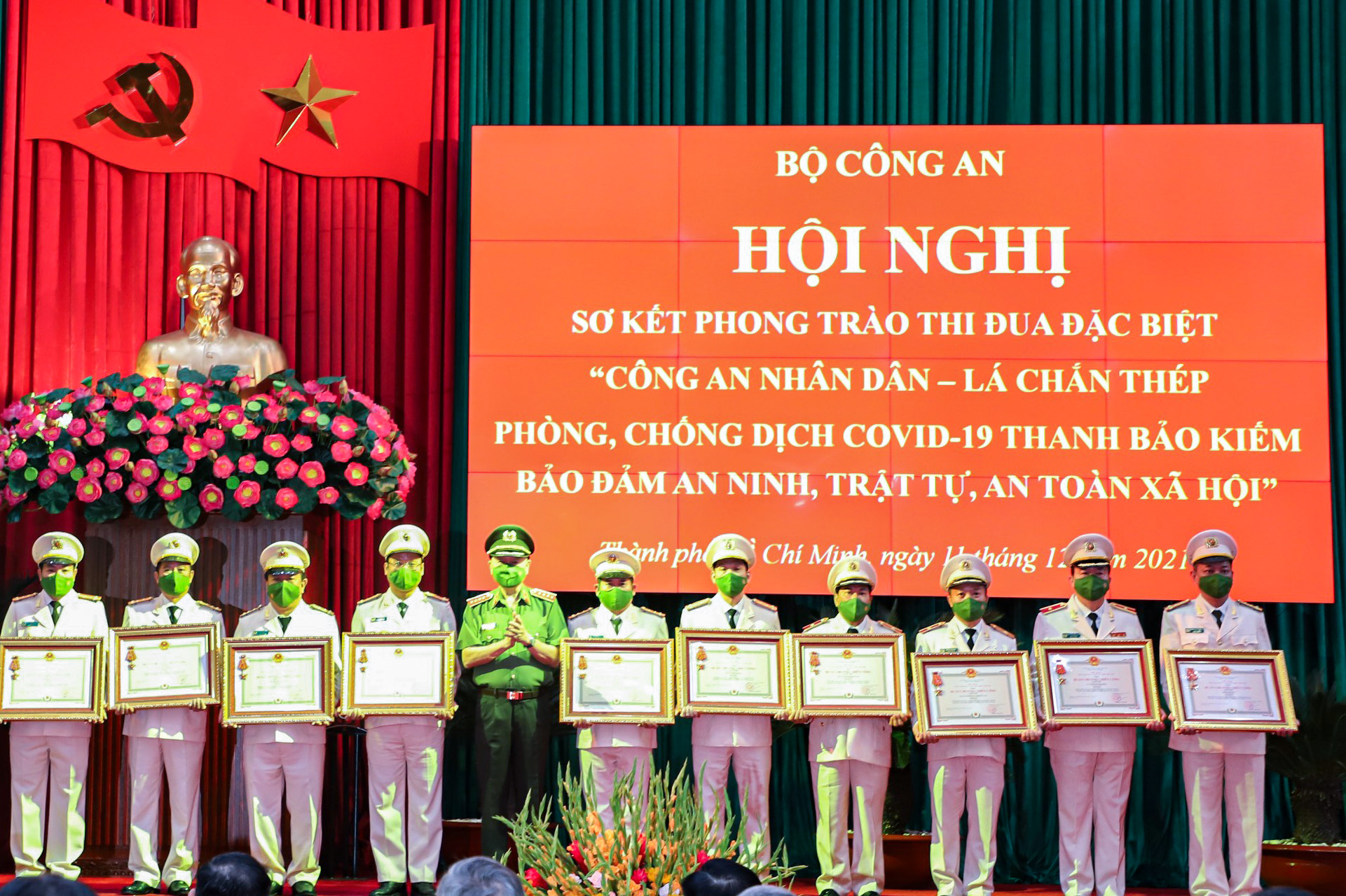 Công an TP Cần Thơ giữ vững danh hiệu lá cờ đầu - Ảnh 3.
