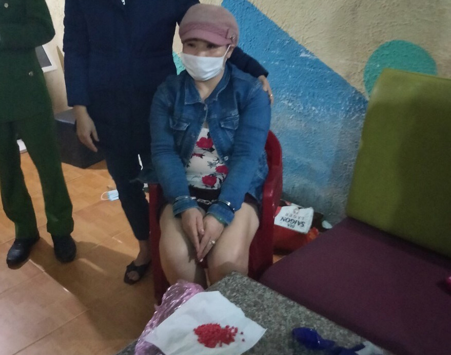 Động mại dâm của "tú bà" bị triệt phá, bên trong có cả ma túy