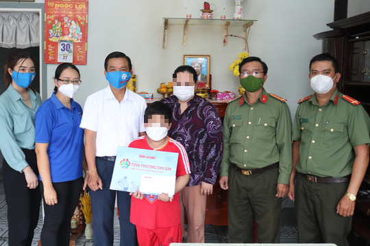 Công an TP Cần Thơ giữ vững danh hiệu lá cờ đầu - Ảnh 8.