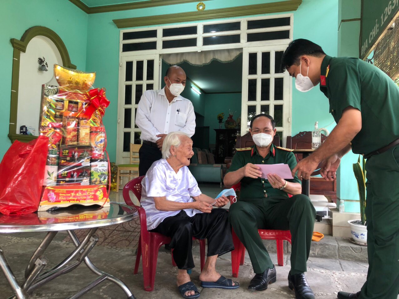Tổng C&ocirc;ng ty cấp nước S&agrave;i G&ograve;n tham gia hoạt động uống nước nhớ nguồn - Ảnh 1.