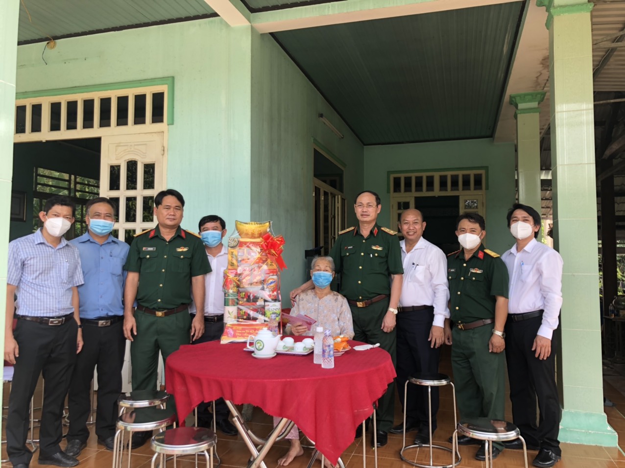 Tổng C&ocirc;ng ty cấp nước S&agrave;i G&ograve;n tham gia hoạt động uống nước nhớ nguồn - Ảnh 2.