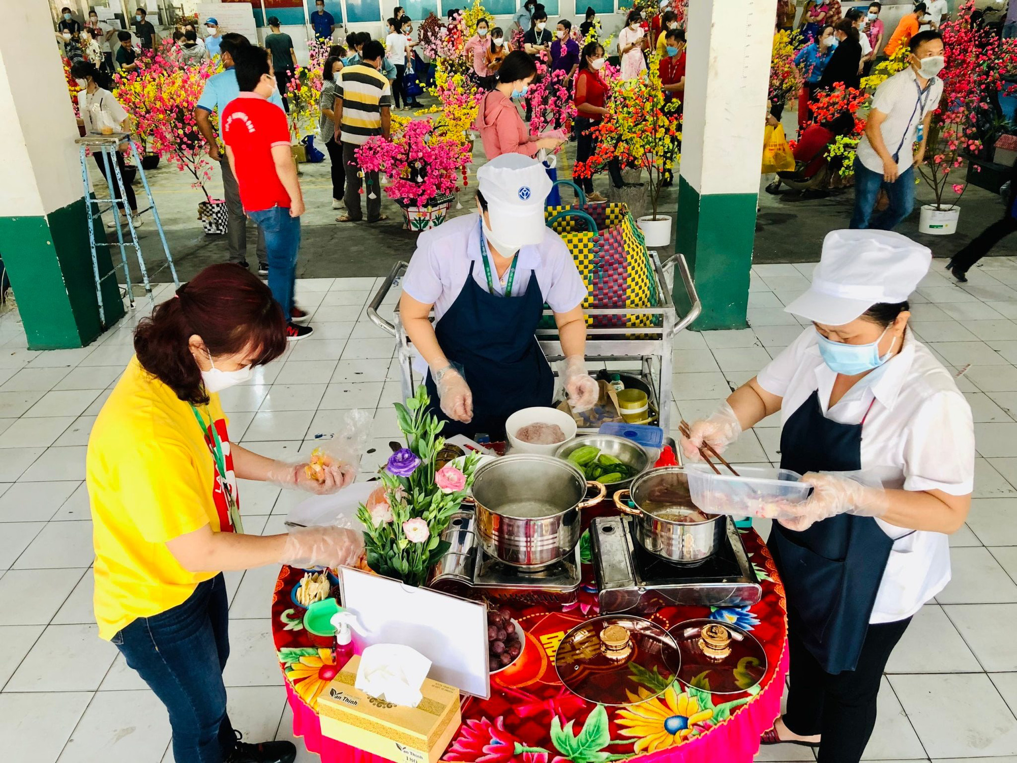 Vui Tết cùng công nhân - Ảnh 2.