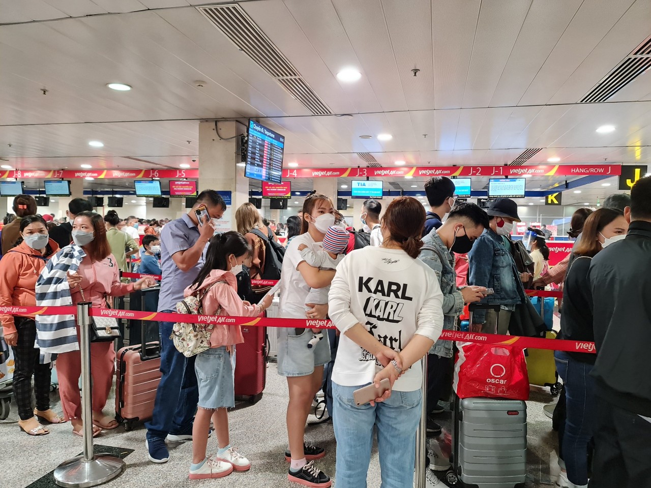 Sân bay Tân Sơn Nhất ngày 24 tháng Chạp: Đón hơn 63.000 lượt khách