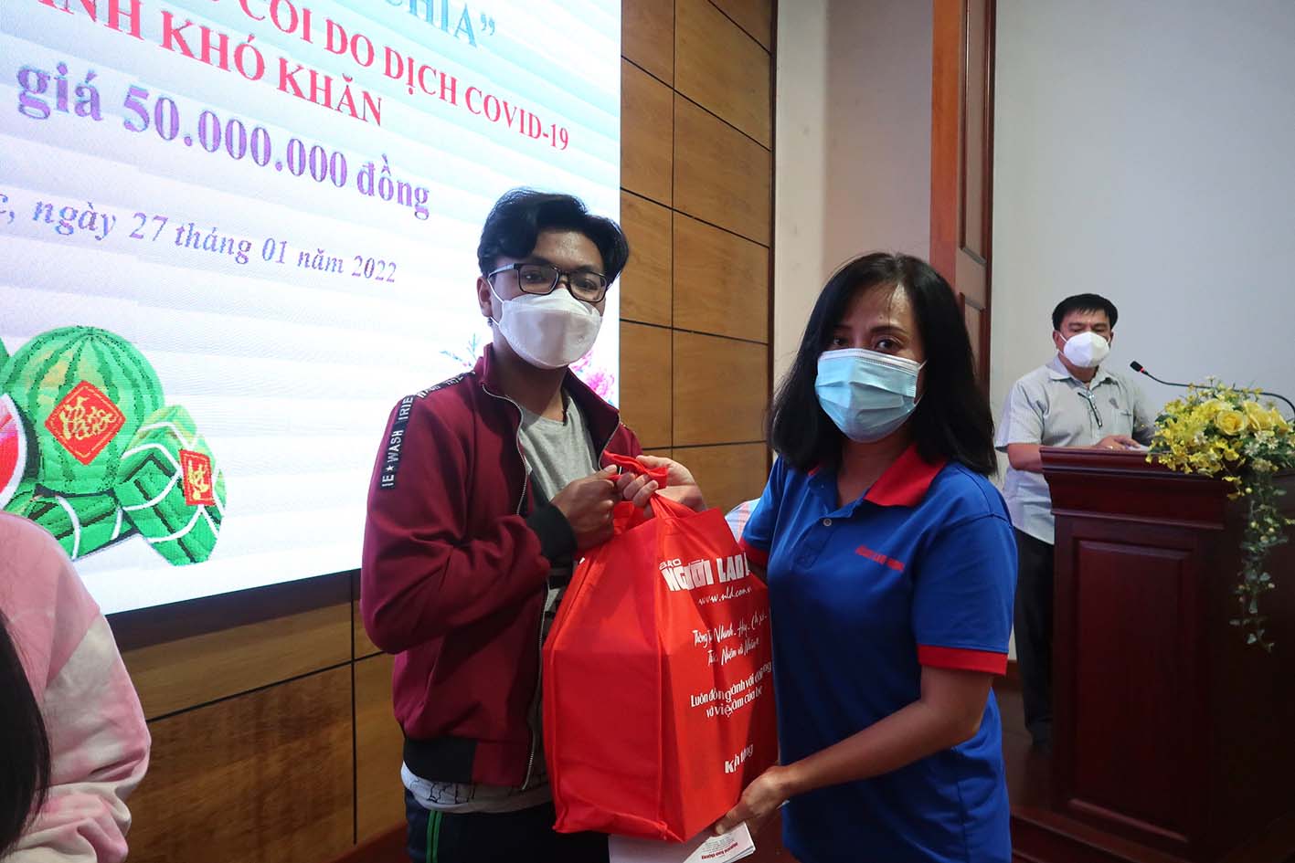 Món quà Tết nhân ái, nghĩa tình