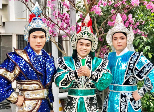 Tưng bừng sắc màu giải trí ngày Tết