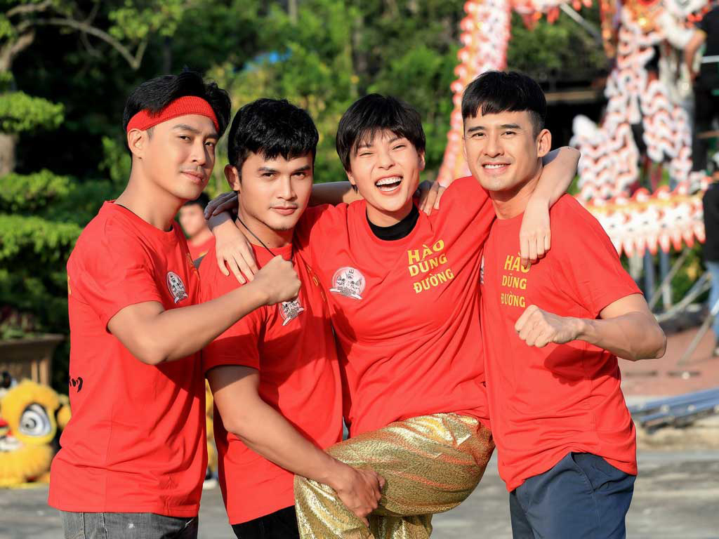 Tưng bừng sắc m&agrave;u giải tr&iacute; ng&agrave;y Tết - Ảnh 4.