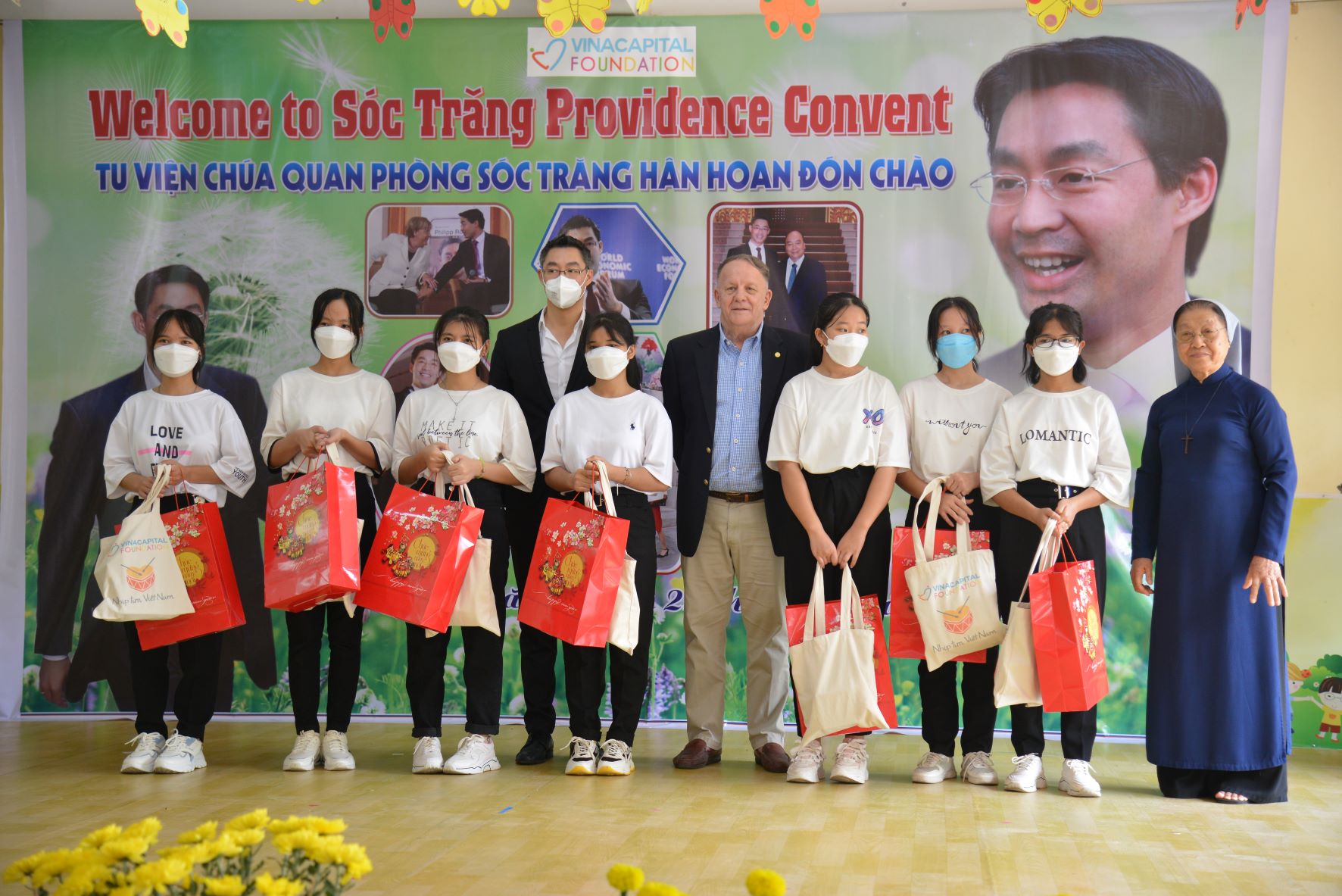 Lễ ký kết chương trình “Yêu Thương Nâng Bước” cùng đại sứ toàn cầu - Tiến sĩ Philipp Rösler - Ảnh 1.