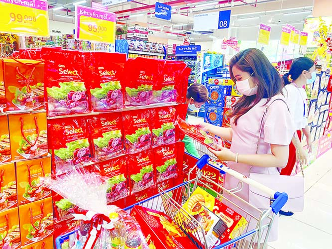 Dồn dập &ldquo;đẩy&rdquo; h&agrave;ng Tết ra thị trường - Ảnh 1.