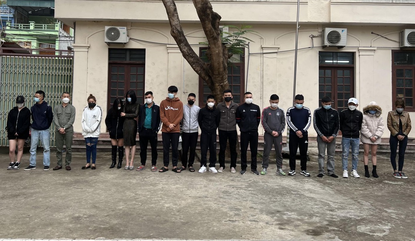 51 nam, nữ th&aacute;c loạn ma t&uacute;y trong vũ trường Queen Clup - Ảnh 1.