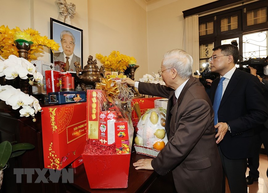 Tổng B&iacute; thư Nguyễn Ph&uacute; Trọng thắp hương tưởng niệm c&aacute;c cố Tổng B&iacute; thư của Đảng - Ảnh 3.