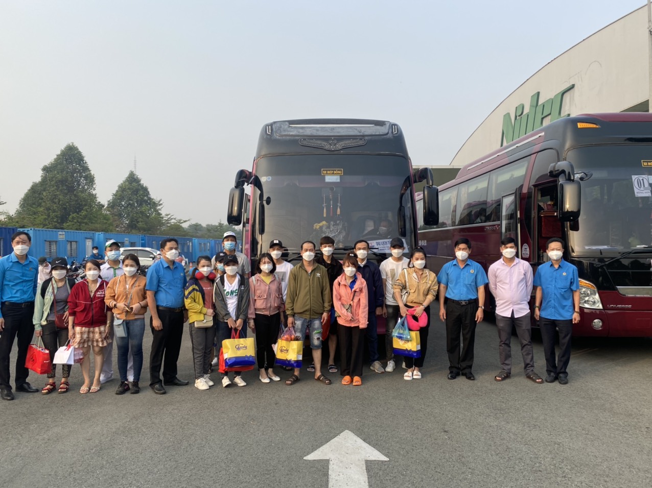 Những chuyến xe chở niềm vui - Ảnh 2.