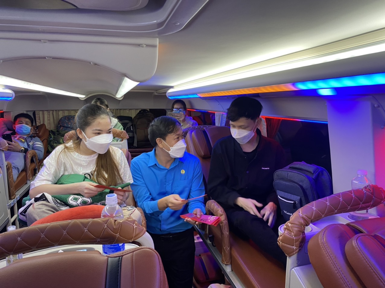 Những chuyến xe chở niềm vui - Ảnh 4.