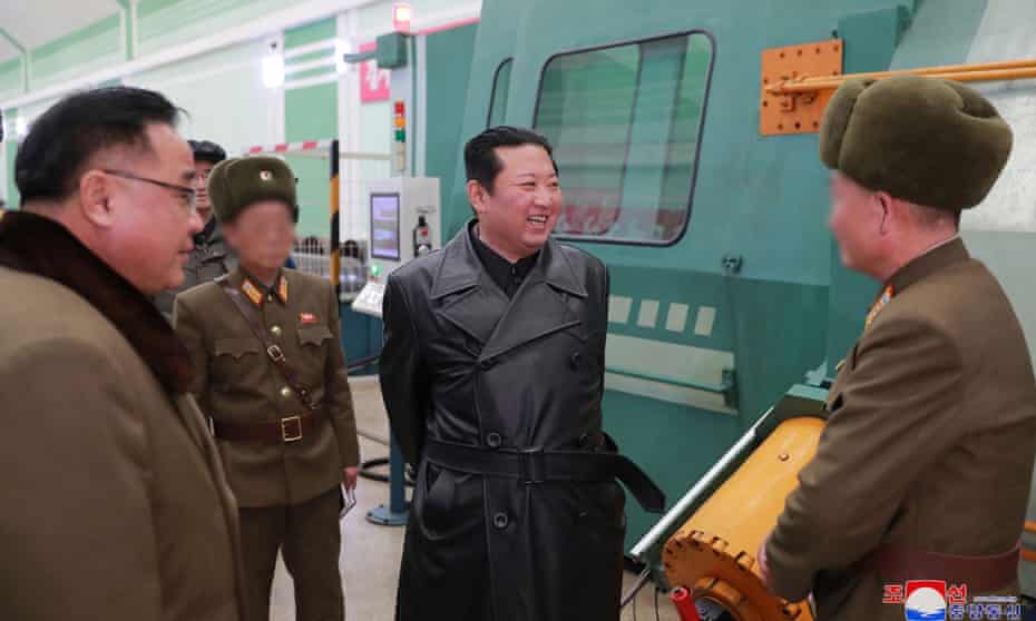Ông Kim Jong-un đến nhà máy vũ khí, ra chỉ thị quan trọng
