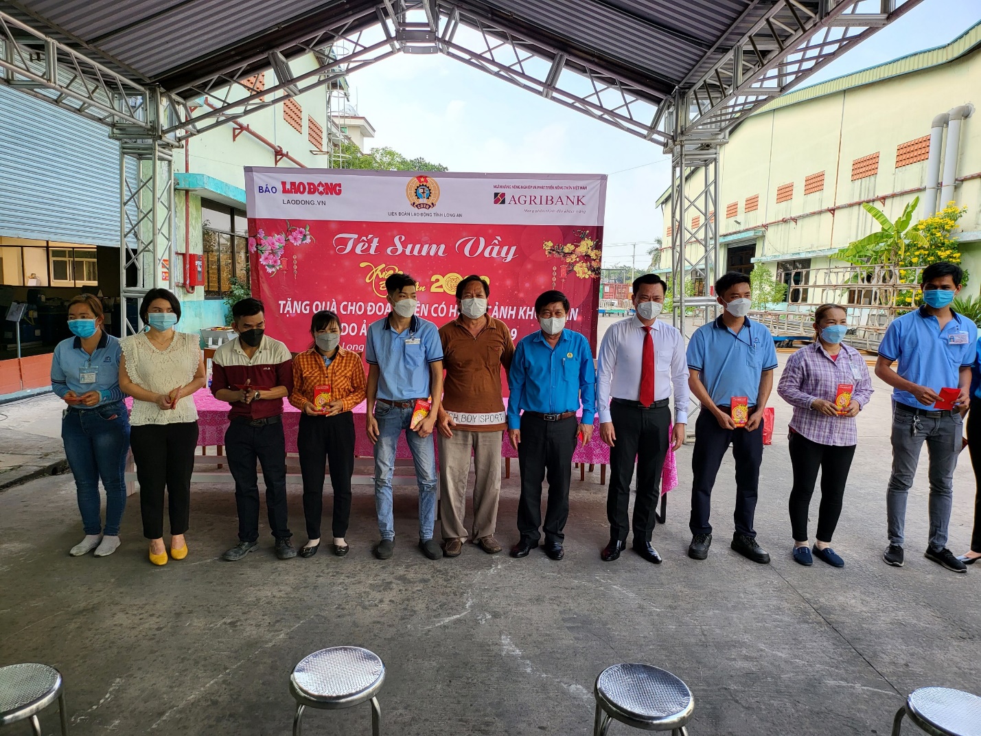 Agribank Long An tổ chức “Tết sum vầy – Xuân bình an 2022”