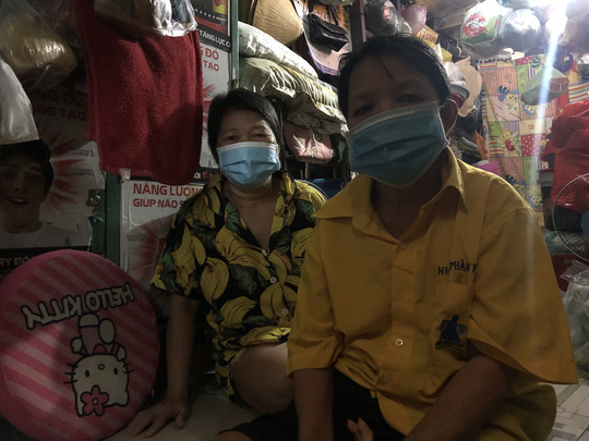 Xóm ve chai buồn hiu ngày cuối năm, chỉ mong có nồi thịt kho ăn Tết - Ảnh 4.
