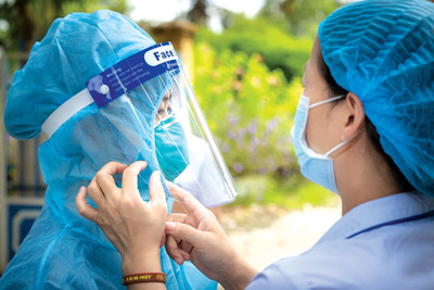 Chuyện đời của nữ điều dưỡng - Ảnh 1.