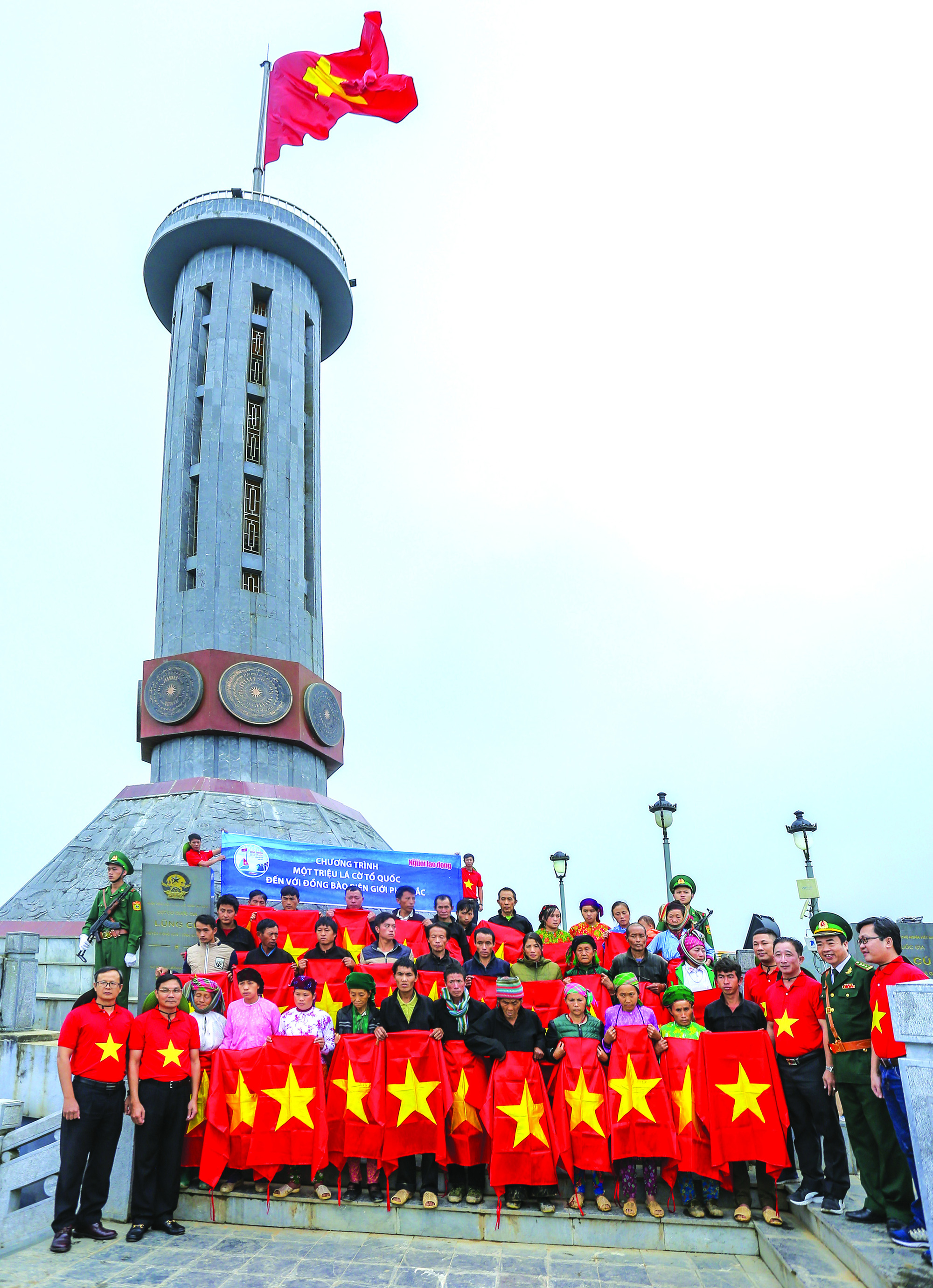 Chào cờ nơi phên dậu