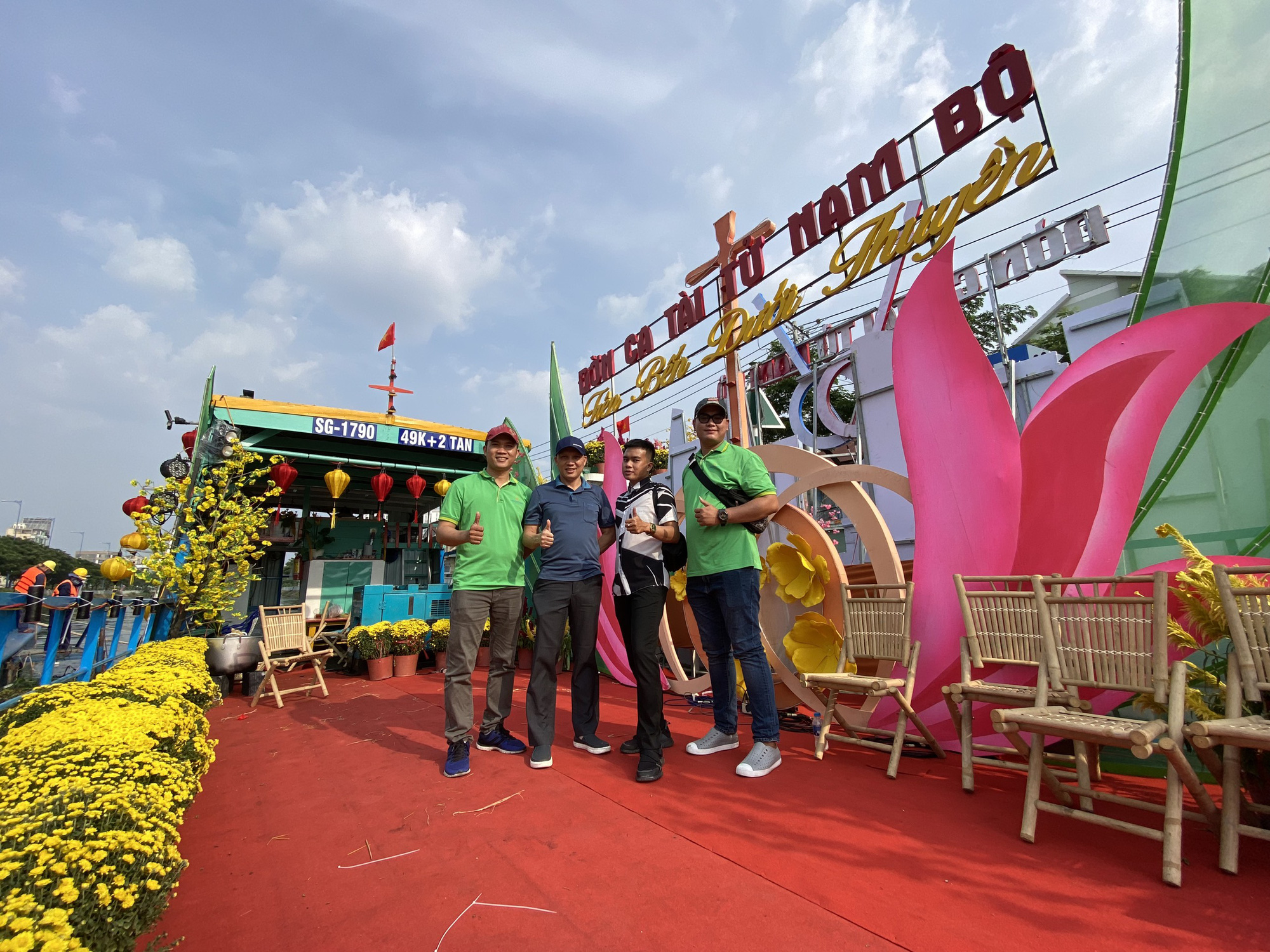 Độc đ&aacute;o tour chợ hoa xu&acirc;n tr&ecirc;n bến dưới thuyền của Saigontourist - Ảnh 2.
