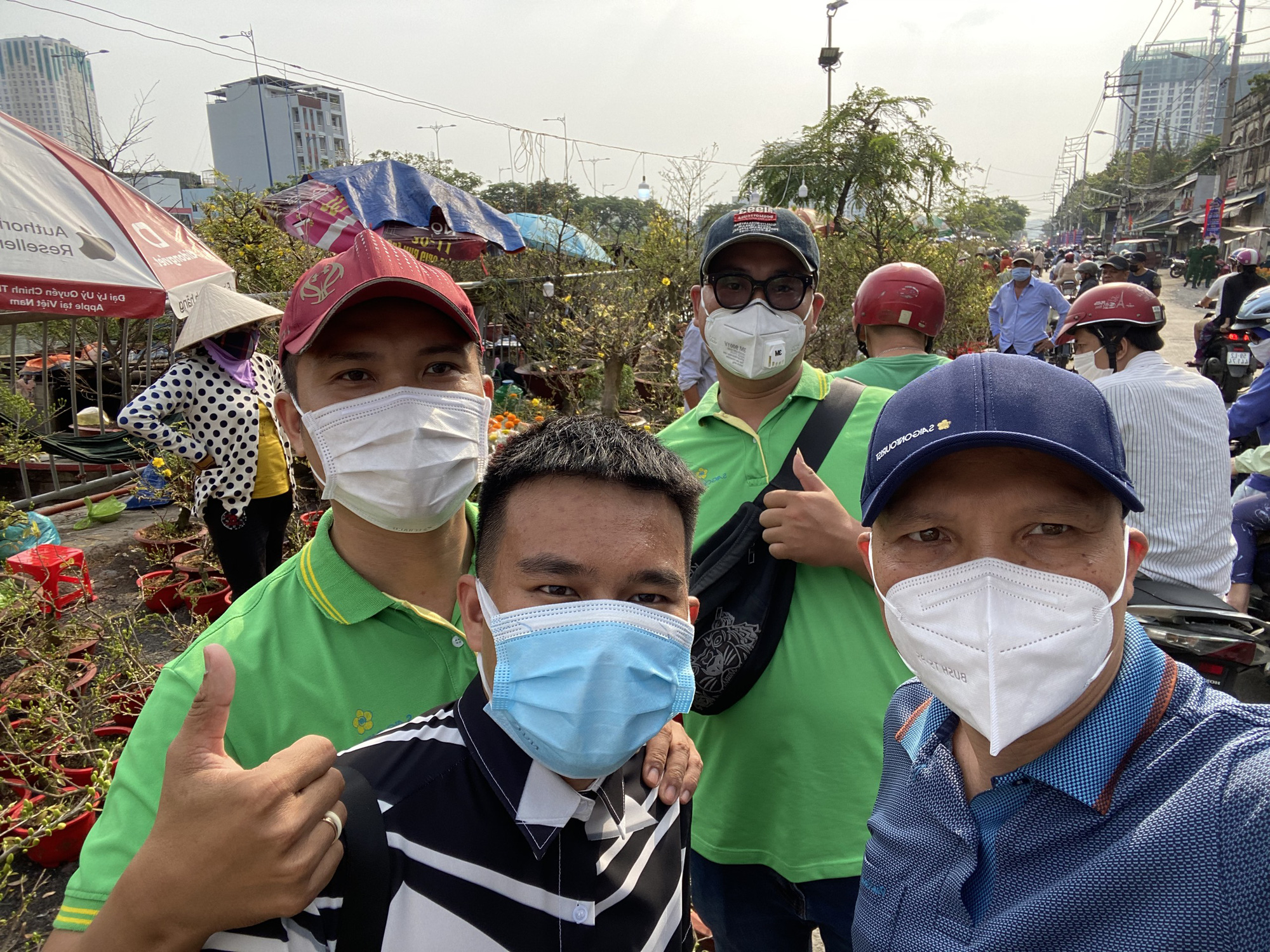 Độc đ&aacute;o tour chợ hoa xu&acirc;n tr&ecirc;n bến dưới thuyền của Saigontourist - Ảnh 3.