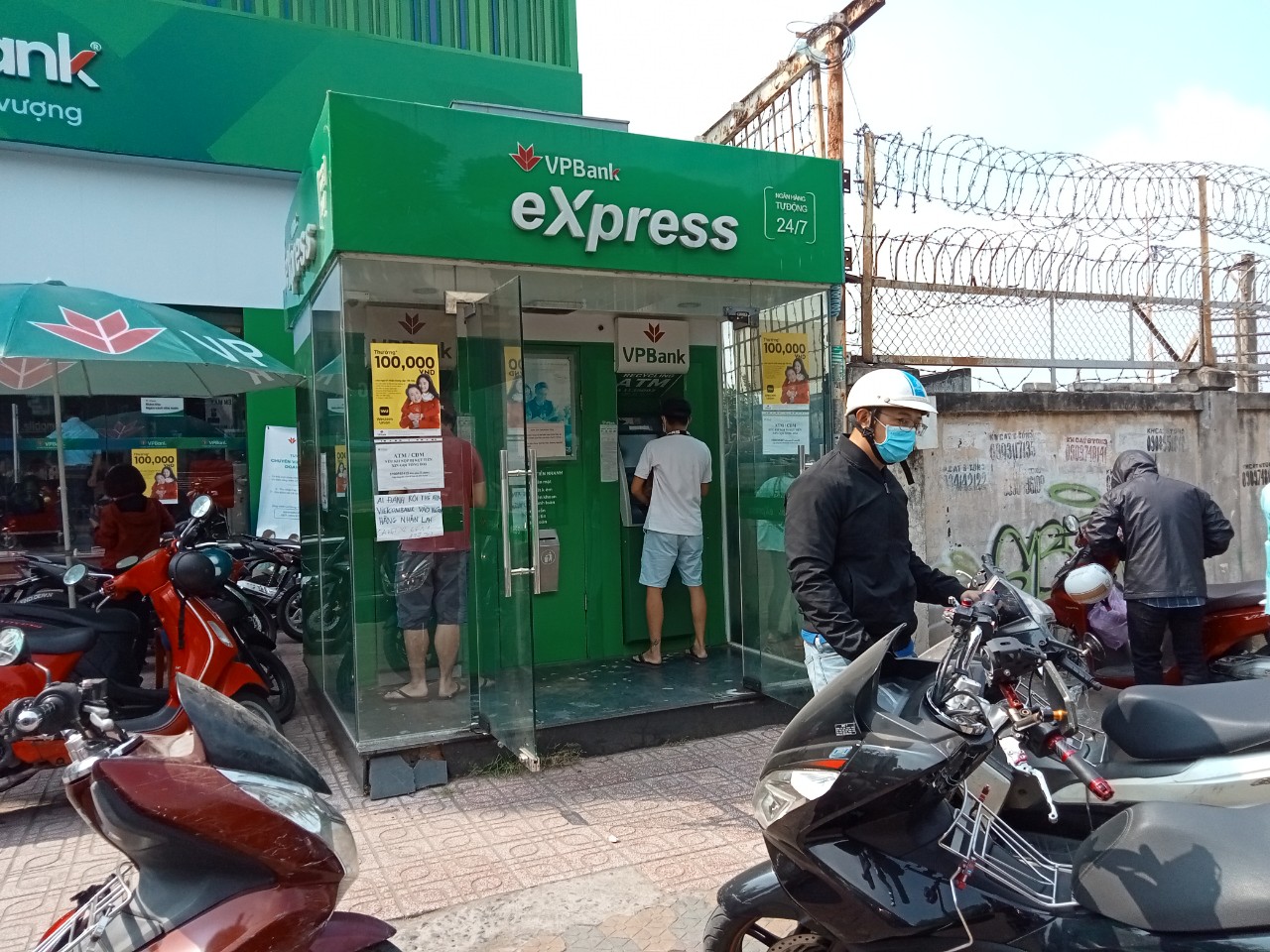 Chuyện lạ ở các trụ ATM ngày giáp Tết
