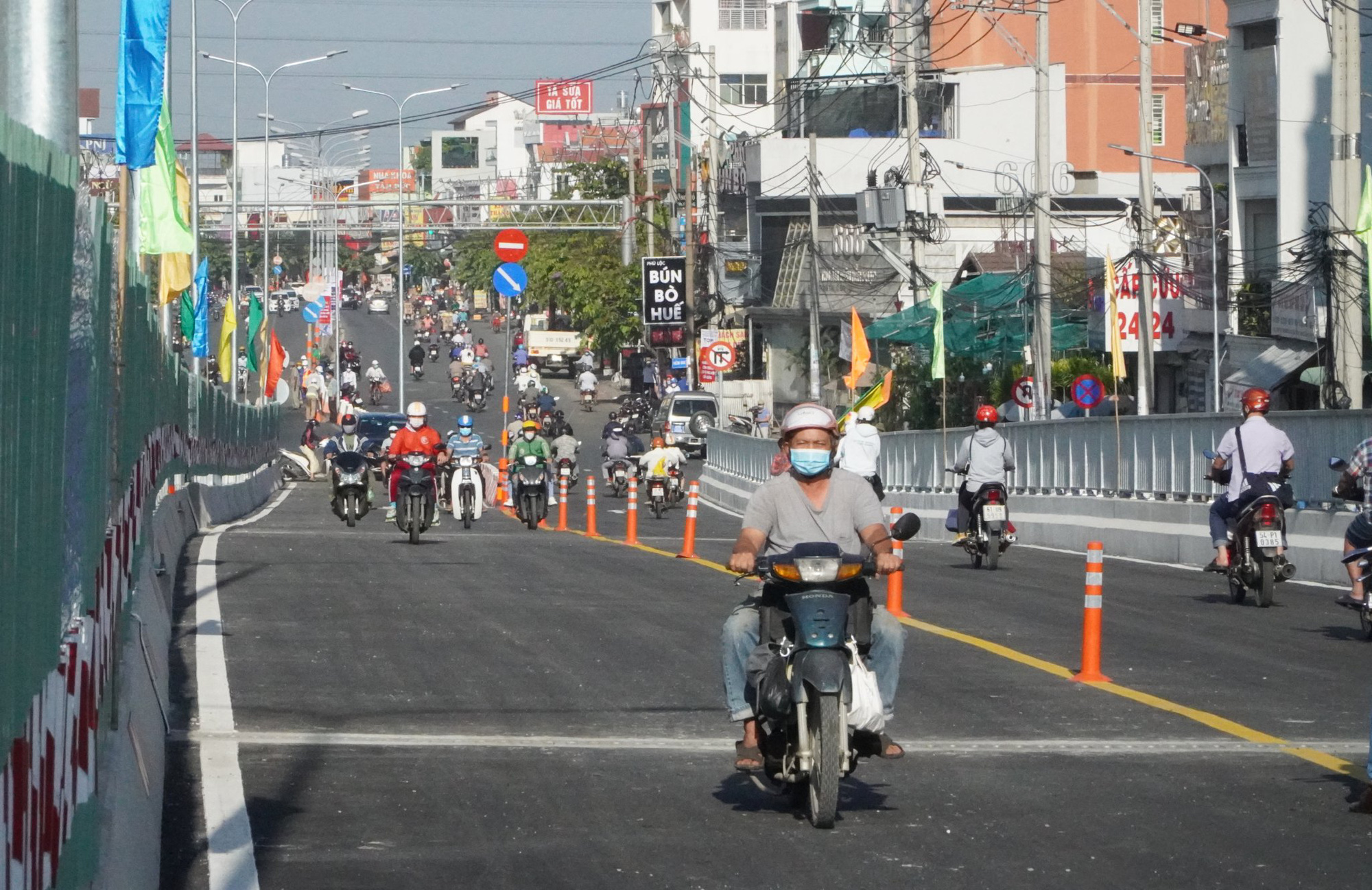 Những công trình giao thông tạo điểm sáng giữa tâm dịch - Ảnh 3.