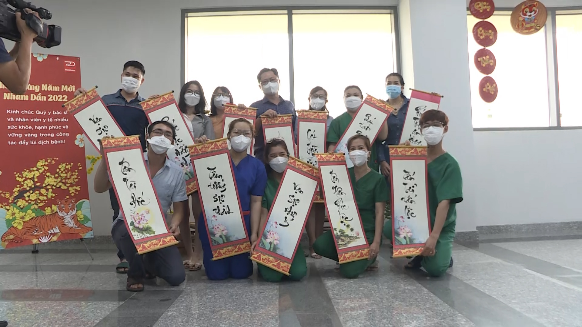 "Nhẹ cả người" đón Tết sau những ngày tháng miệt mài chống dịch