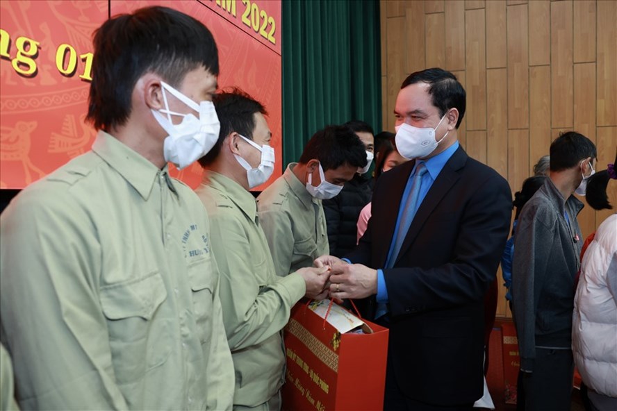 Hơn 3.000 tỉ đồng chăm lo Tết Nguy&ecirc;n đ&aacute;n cho gần 9,5 triệu đo&agrave;n vi&ecirc;n, người lao động - Ảnh 4.