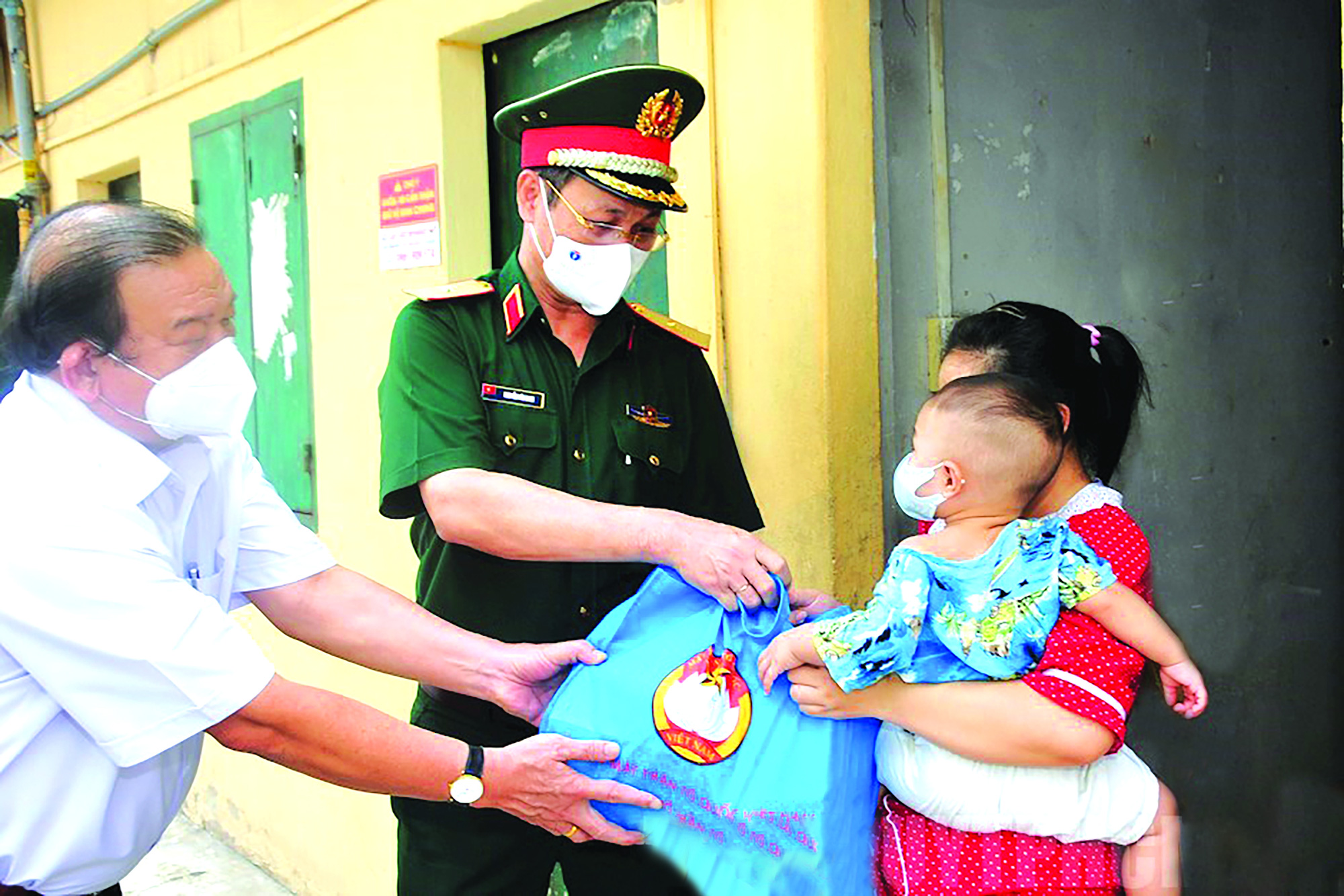 TP HCM - một năm vất vả, nghĩa tình - Ảnh 10.