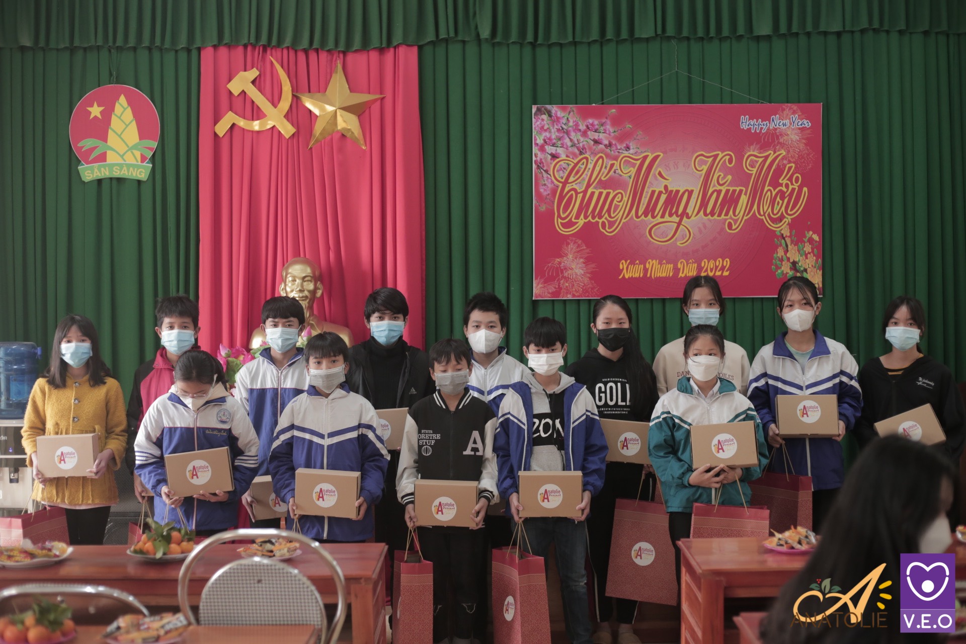 G&oacute;p phần mang Tết về với c&aacute;c em học sinh kh&oacute; khăn - Ảnh 2.