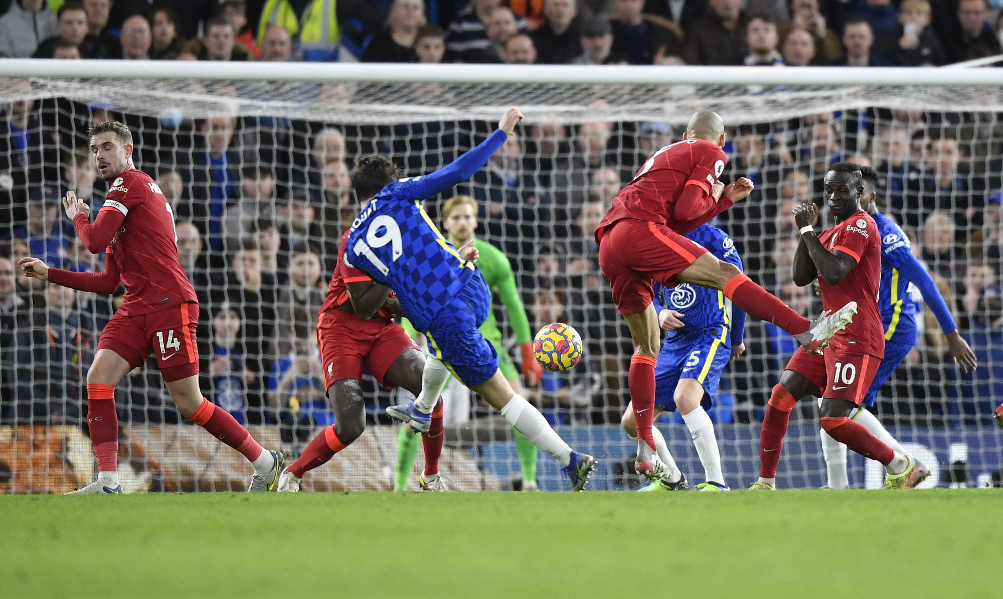 Rực lửa đại chiến, Chelsea cầm ch&acirc;n Liverpool bằng si&ecirc;u phẩm - Ảnh 9.