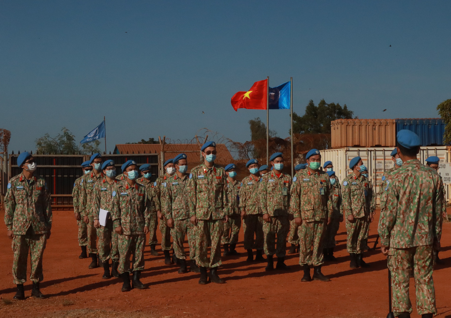 Xúc động lễ chào cờ đầu năm 2022 của bệnh viện mũ nồi xanh tại Nam Sudan