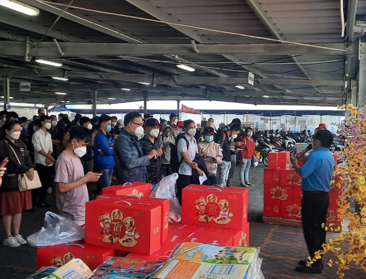 Những chuyến xe sum họp - Ảnh 2.