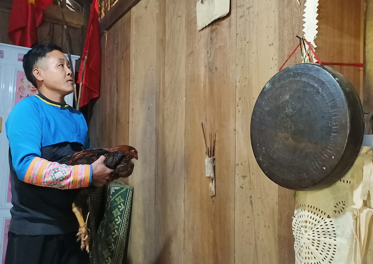 CLIP: Phong tục ăn Tết con g&agrave; độc đ&aacute;o của người M&ocirc;ng - Ảnh 3.