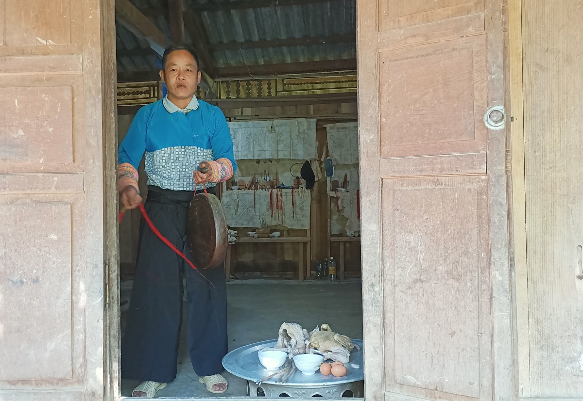 CLIP: Phong tục ăn Tết con g&agrave; độc đ&aacute;o của người M&ocirc;ng - Ảnh 4.