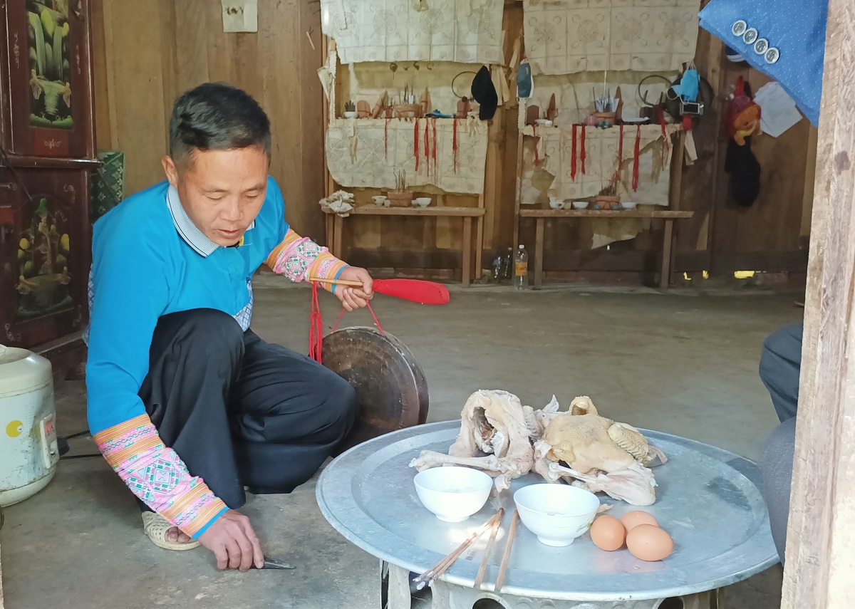 CLIP: Phong tục ăn Tết con g&agrave; độc đ&aacute;o của người M&ocirc;ng - Ảnh 5.