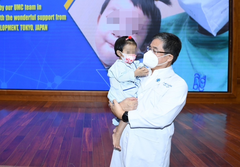 Những ca phẫu thuật ngoạn mục của y học Việt